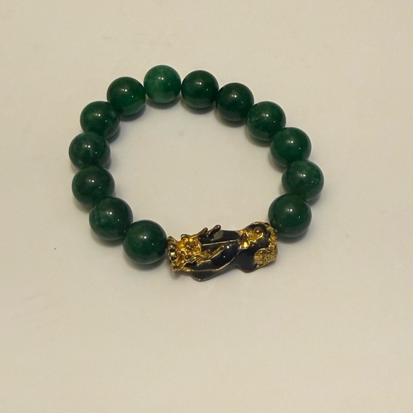 JADE BRACELET with Dragon Motif Element Stretchable Bracelet - Picture 3 of 3